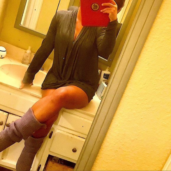 NEW LISTING ‼️ Charcoal Wrap Tunic Top vne… - Picture 16 of 16